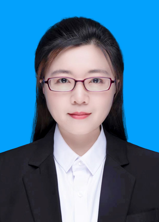 王加丽(上网).jpg
